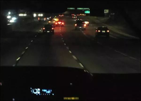 夜晚跑高速，这件事你一定要知道！