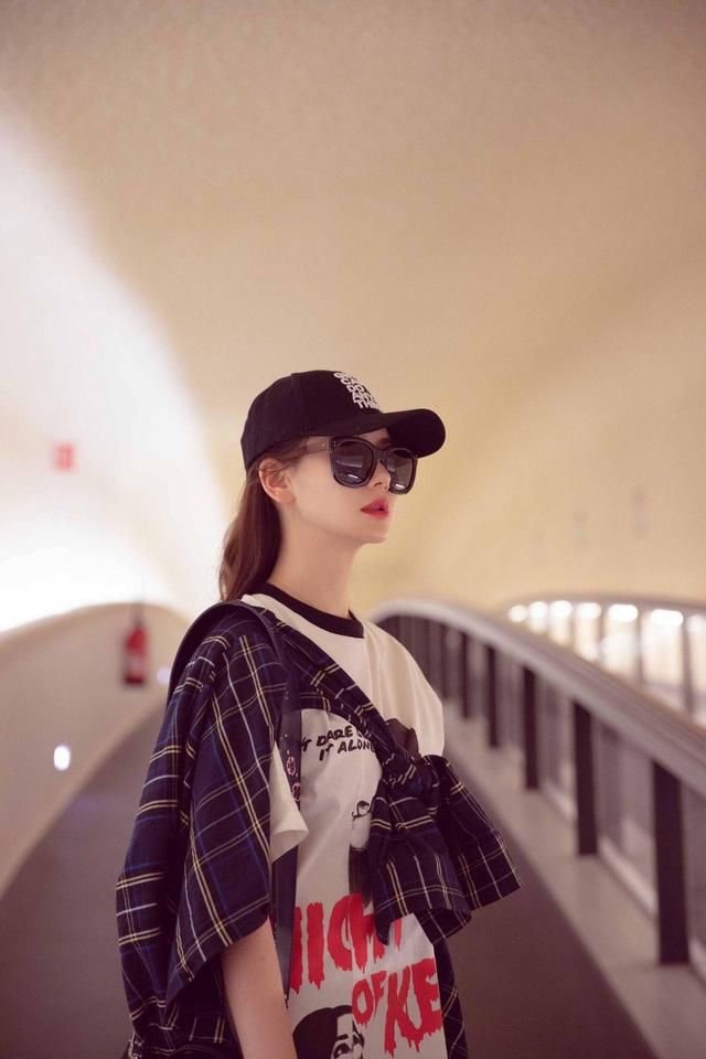 戚薇怎么穿t恤都好看,为啥你不行?因为你没这么搭!