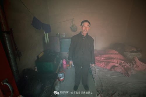 一座佛道共存的寺庙，几位饱经沧桑的信徒