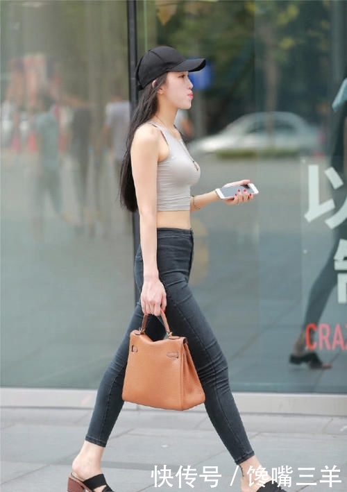 女人@瘦瘦的女人穿什么都好看,俏皮背心搭配长裤,是你的理想型女友吗