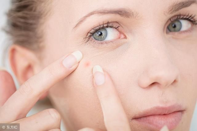 晚上螨虫跟蟑螂一样到处钻,脸被一寸寸的侵蚀