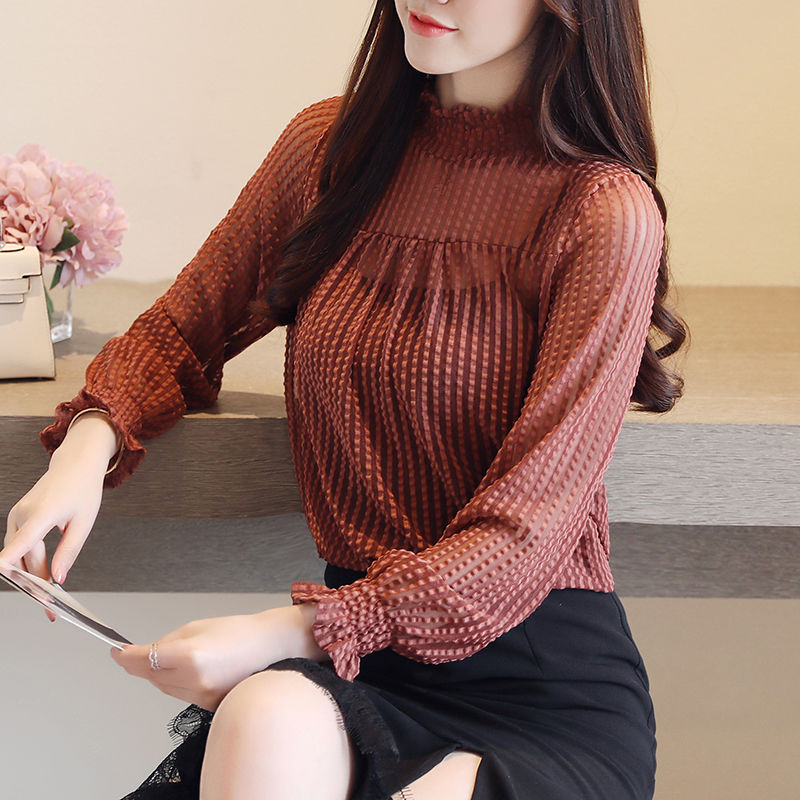 老妈51岁一点也不显老，穿这种秋衫配小脚裤，优雅显嫩特迷人