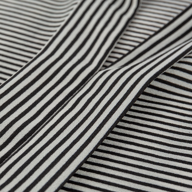 70后女人若不差钱，建议穿这小衫+棉麻裤，美的让男人挪不开眼