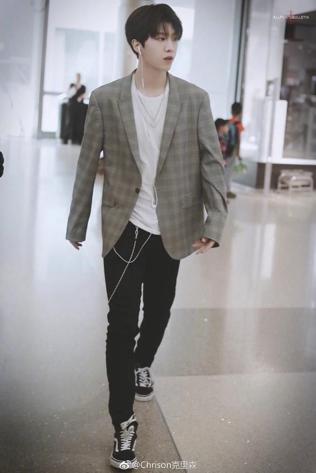 男星条纹西装大比拼，竟然是范丞丞胜出!