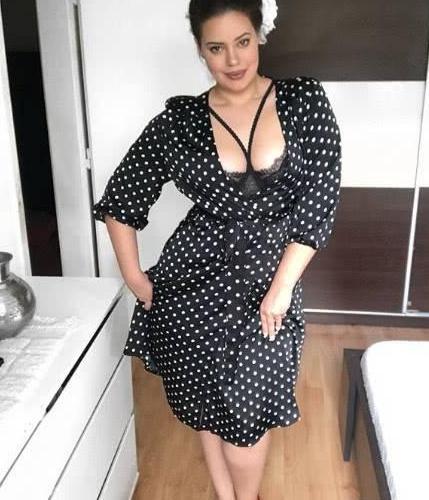 美国大码肥模重达185，一身肥肉均匀分布，丰盈体态圈粉无数！