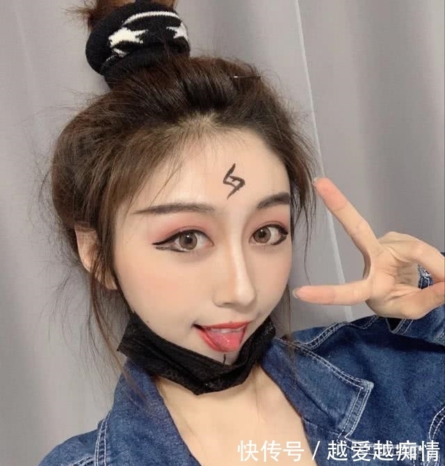  历年：盘点历年流行过的妆容，这四个造型里，肯定有一个让你真香过