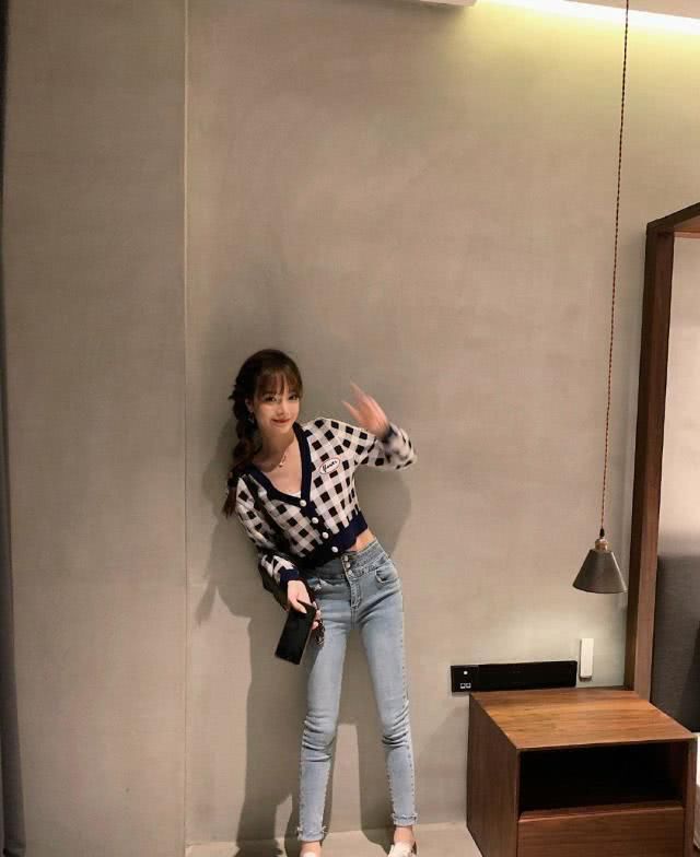  [时髦]春装怎么穿？时髦的网红是这样穿的，简约时尚又“显贵”10倍