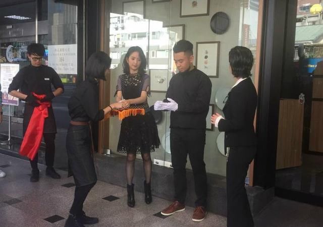 好久不见，林依晨的下巴怎么尖成这样啦?网友直呼认不出了!