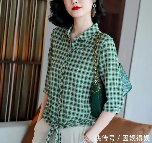  「衬衫」70后女人看过来，“绿豆色”衬衫+九分裤，时髦气场很强