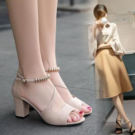 “女王”不一定必穿“恨天高”,还是要穿这些的,有范