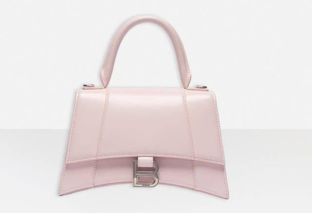  推出：看不到樱吹雪没关系！来看miumiu、Longchamp、BVLGARI粉包治百病