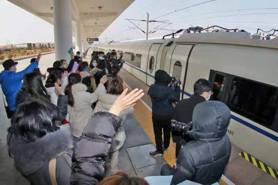  踏上：山东烟台：支援湖北，第四批医疗队26人踏上征程！