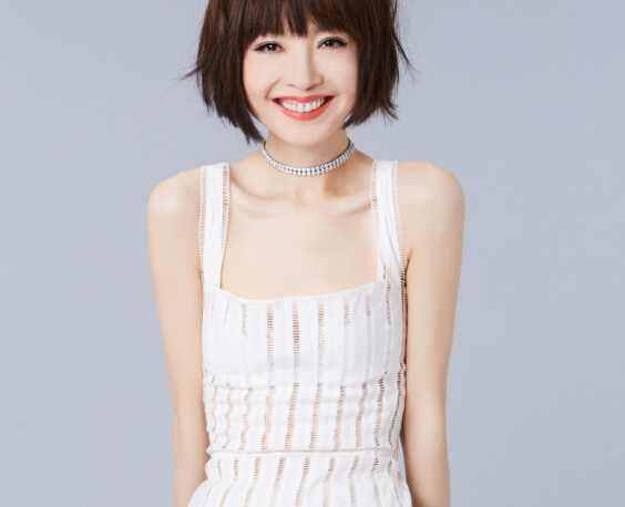 鲁豫新发型美出新高度! 网友直呼: “刘海在你身上起到了整容的作