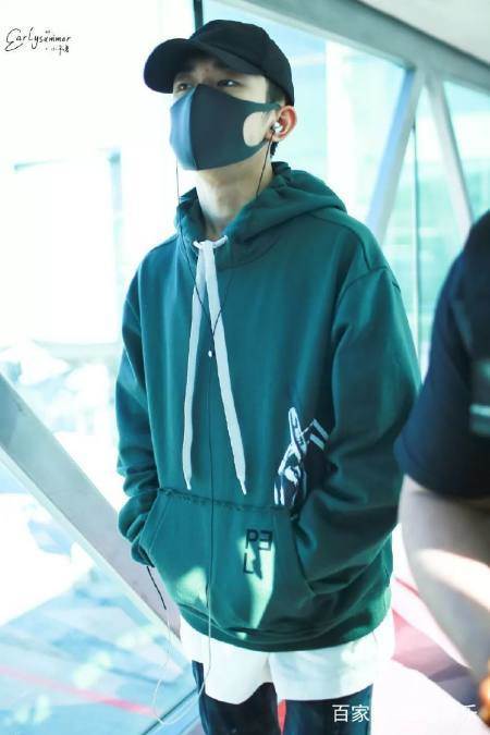 易烊千玺专程去见王俊凯,脸上却长了疙瘩,粉丝:都怪胖虎!