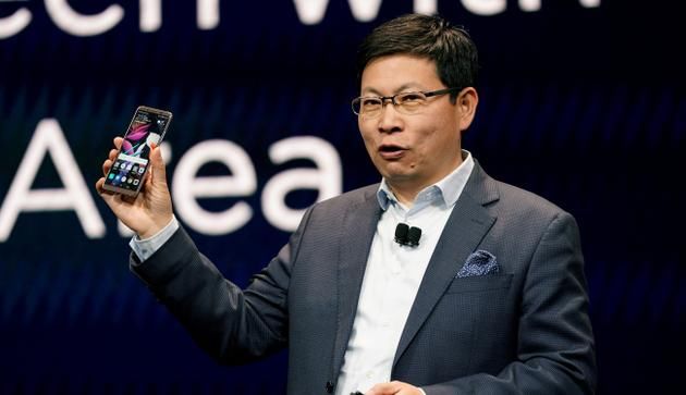 今年大佬爱当公关：雷军一句话下属要封号，余承东大嘴遭华为否认