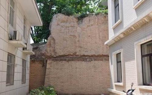 中国这段土墙600多年来无人敢拆，还要定期维护，这是怎么回事？