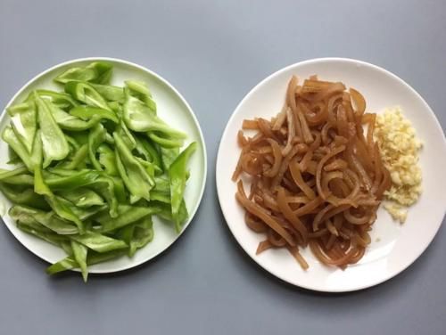  [放在清水内]4月，遇到它必买5斤，每天炒一盘，补水养颜，美白皮肤，肌肤像冻龄