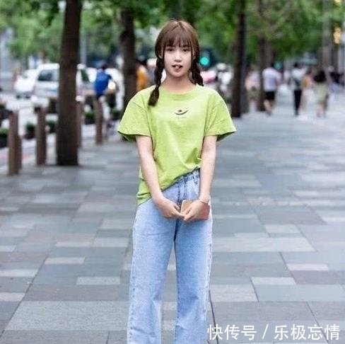  「美女」街拍美女：美丽优雅的紧身裙小姐姐，展现修长的玲珑腿型！