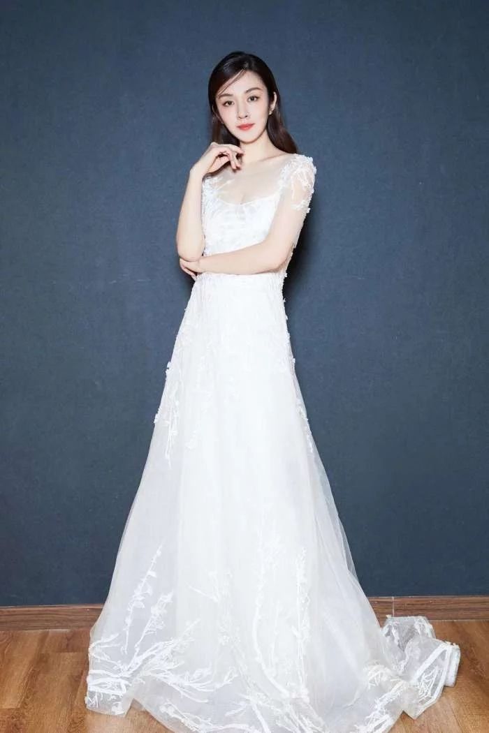 王晓晨长了一双“假腿”? 瘦成两根针,下巴却胖出褶!