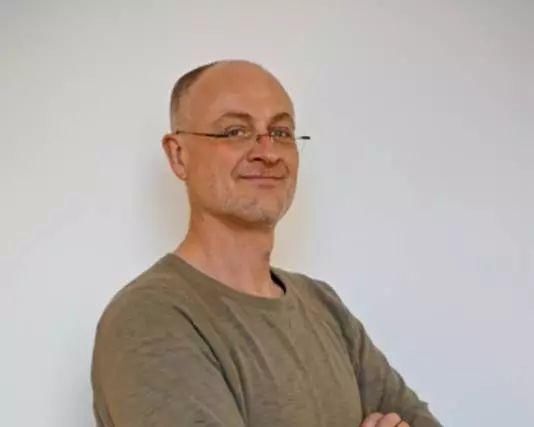 公路撞人案扑朔迷离，塔吉克斯坦政府被指散布假消息，荷兰首相如