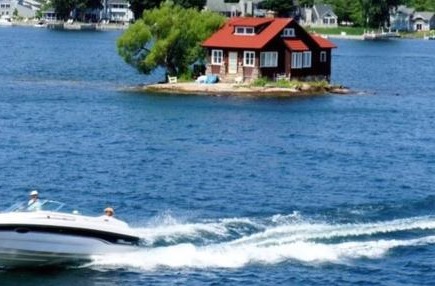 最小的岛屿，岛上只有一栋房子和一棵树，在没任何空间