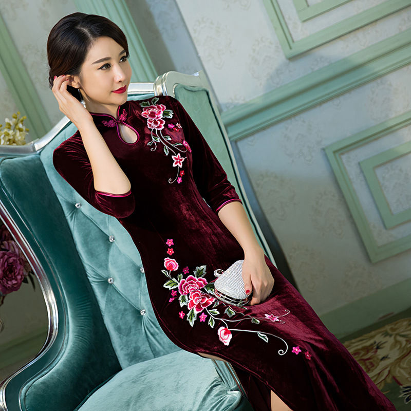 腿长“1米8”的小姐姐力荐夜店改良旗袍裙，穿上一定很美