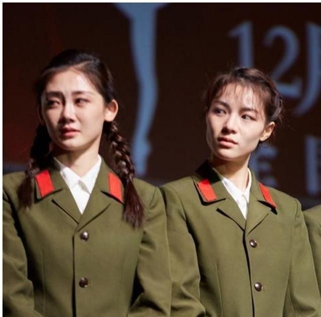  #发展#同是《芳华》女主角，钟楚曦发展为何比苗苗好很多？原因很简单