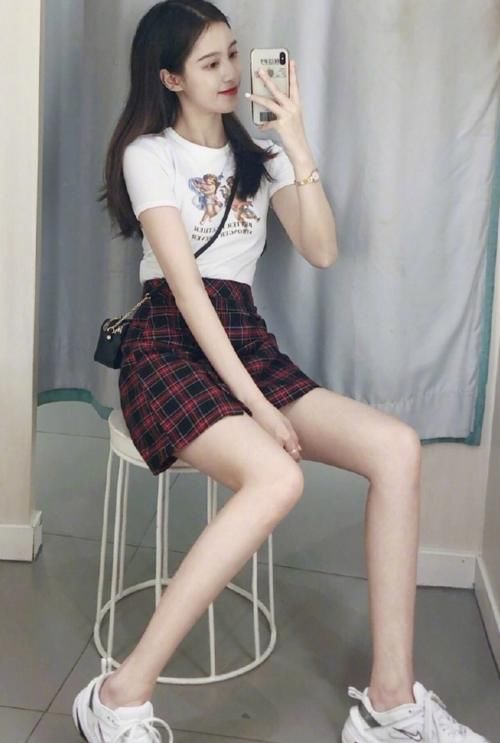  学学■春天建议：“女汉子”别老是穿裤子，学学网红这样穿，秒变小仙女