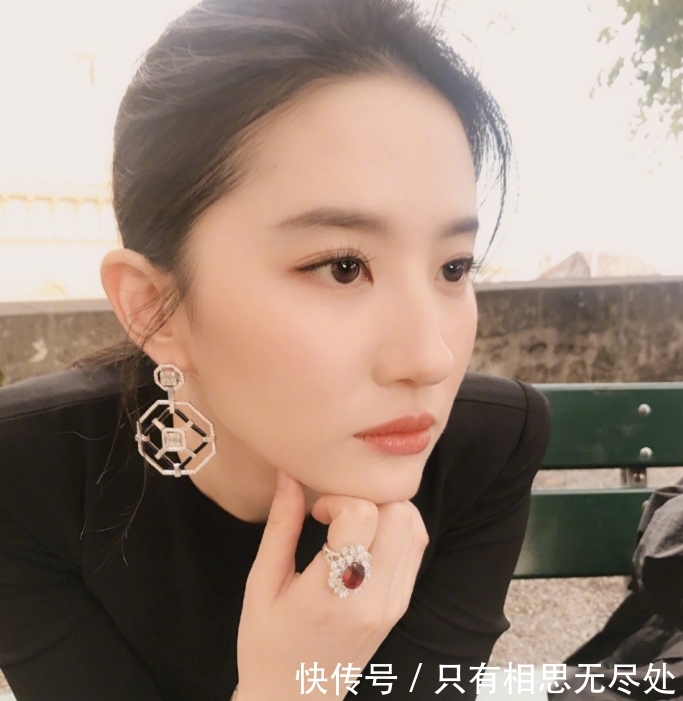  『施华洛世奇』穿的好看不如戴的好看？女明星全靠它吸睛，不信你试试