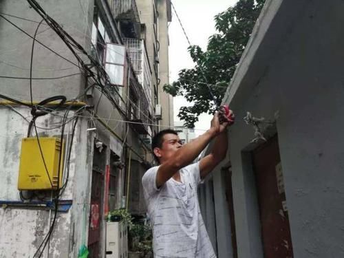  「管理不够」农村电工工资不高，为何能赚那么多钱？老农的话很