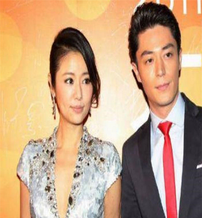 【让很多网友】又传出离婚? 赵丽颖和冯绍峰的举动太奇怪, 网友: 不可不信