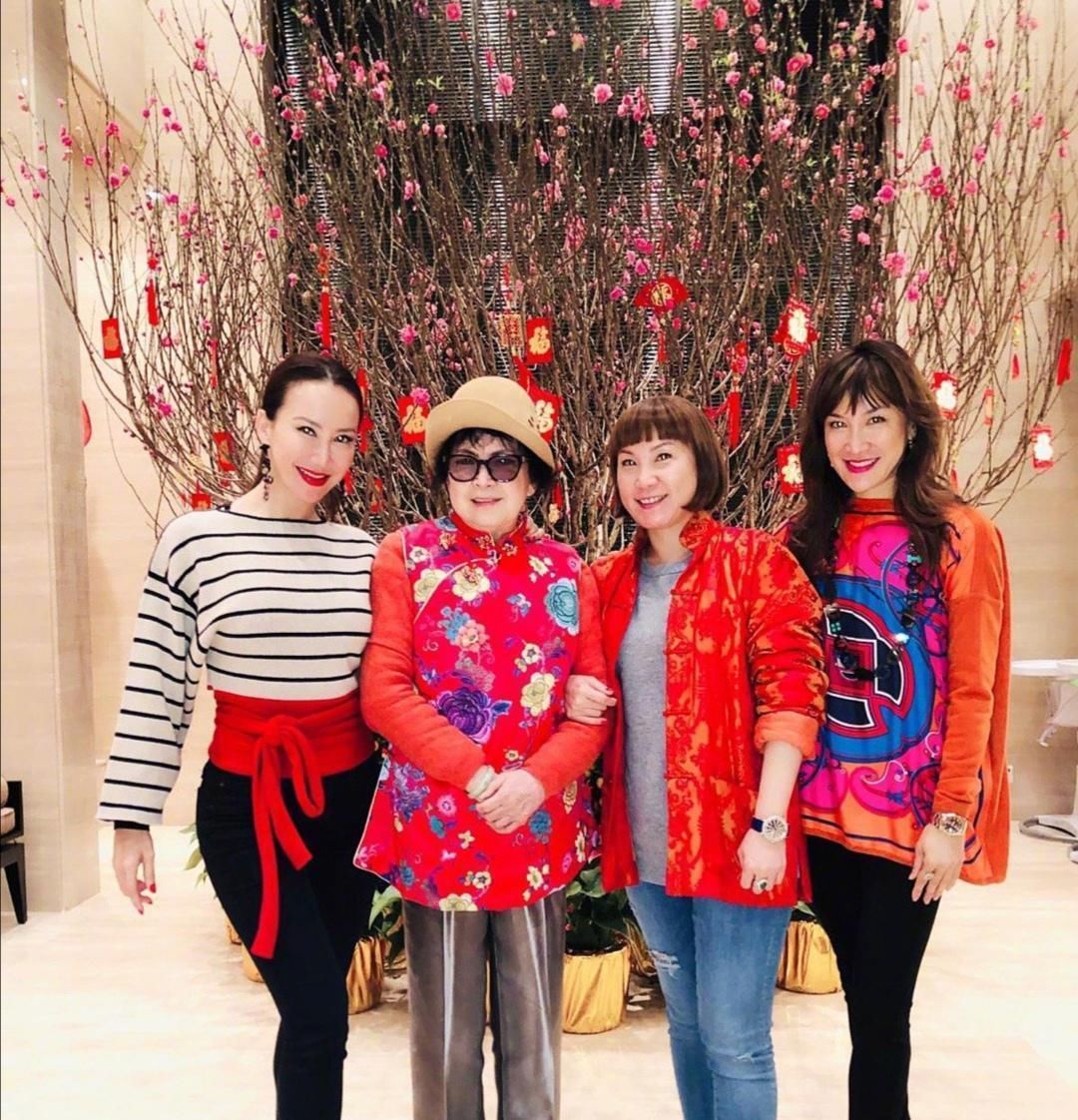  『看起来更』李玟气质还是那么好，露脐破洞装潮力四射，女神份儿依旧不减