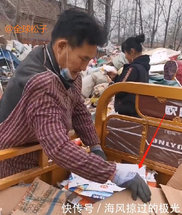  【骑车】大衣哥骑车10km卖废品赚了25元，他年前的商演身价已达6位数