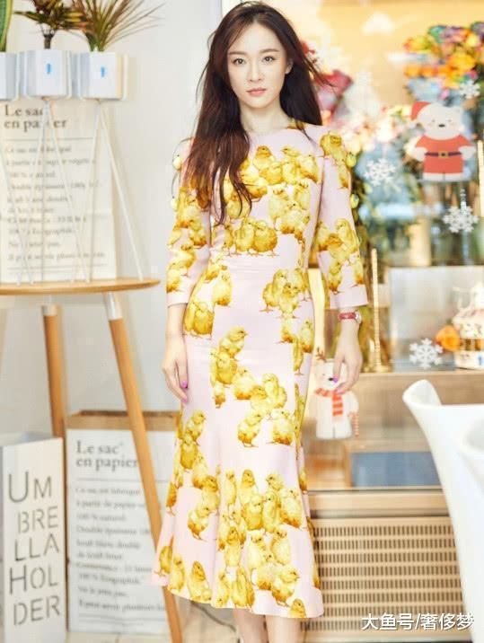 霍思燕只不过是穿了“裆部撞色”的短裤，却直接抢了高跟鞋镜头