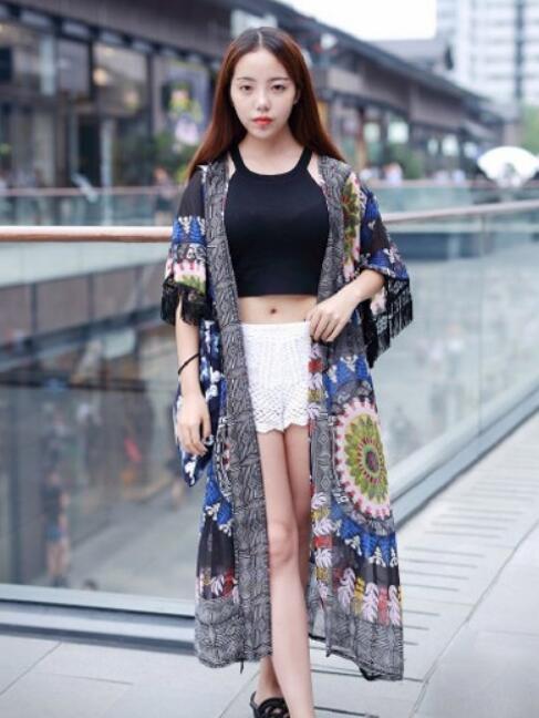 街拍：穿着任性性感美丽的小姐姐，高挑美腿修长细直！