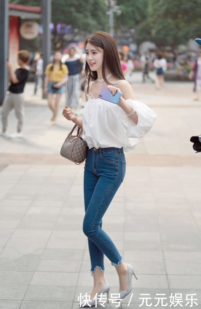 重庆街拍，让人怦然心动的魅力穿搭，你喜欢吗？