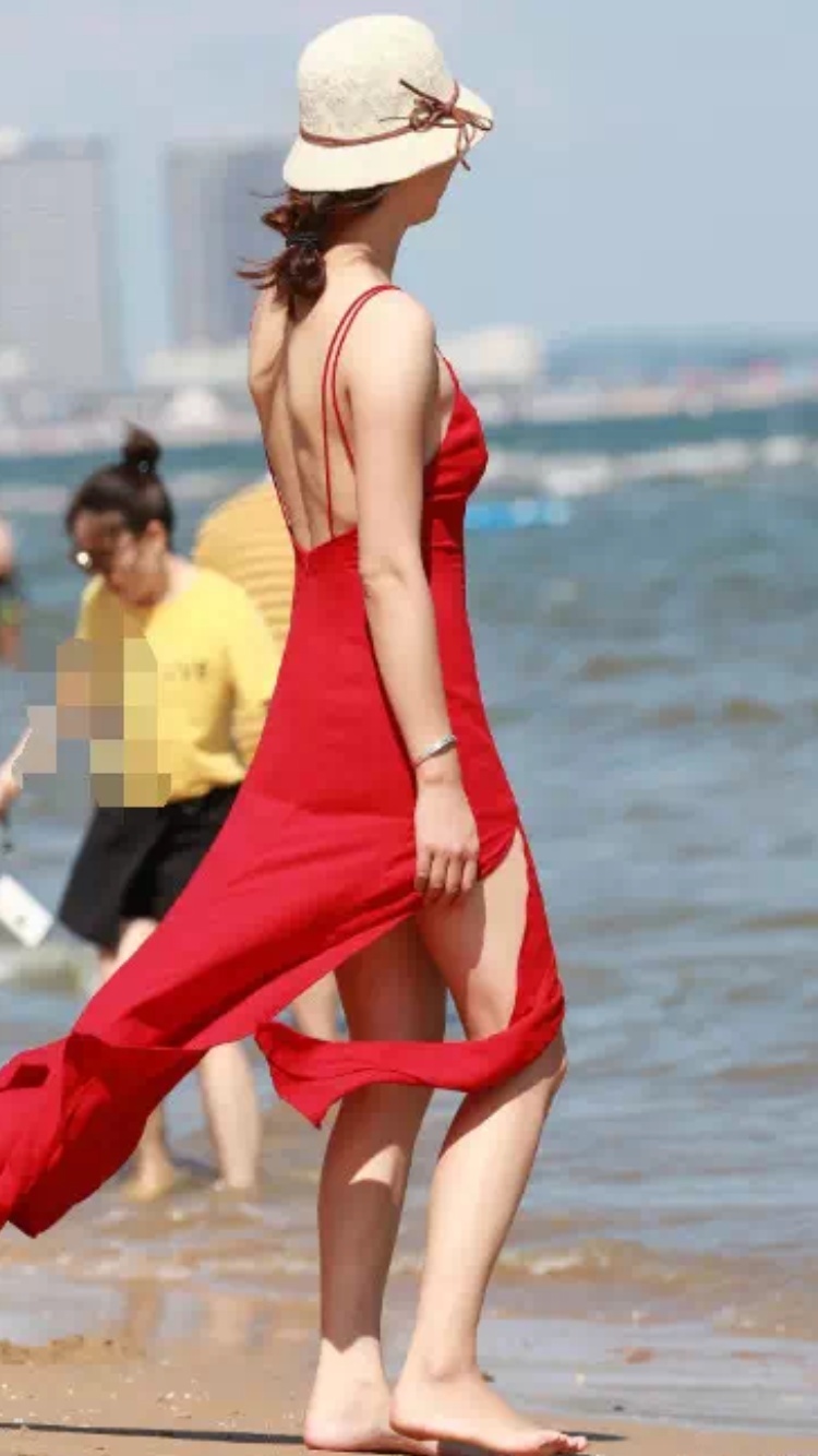 可惜了这个封面放不下美女的大长腿！戳进来看！