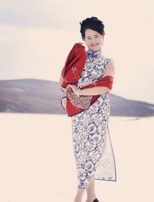  #服饰#中国传统服饰旗袍在雪地里绽放