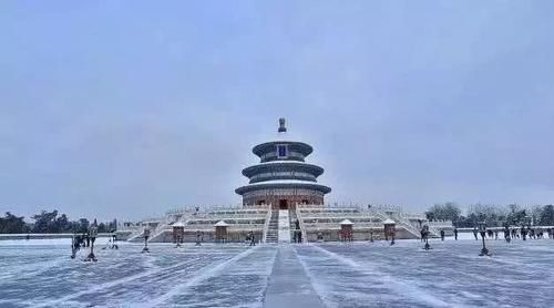 北京一场大雪，俘获了数千游客的心，吵着要去故宫看雪