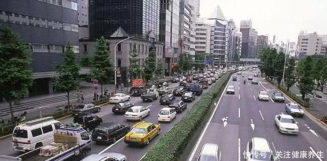亚洲经济最发达的城市，GDP是上海的四倍，为啥却很少堵车
