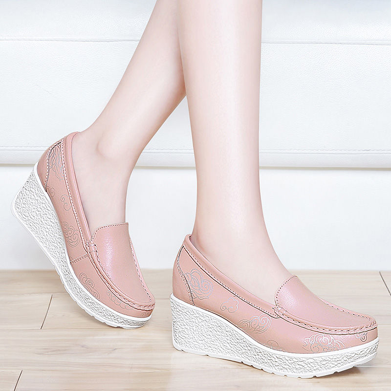 刚发现一种女鞋，叫摇摇鞋，70后妈妈穿上，走到哪哪都吸睛