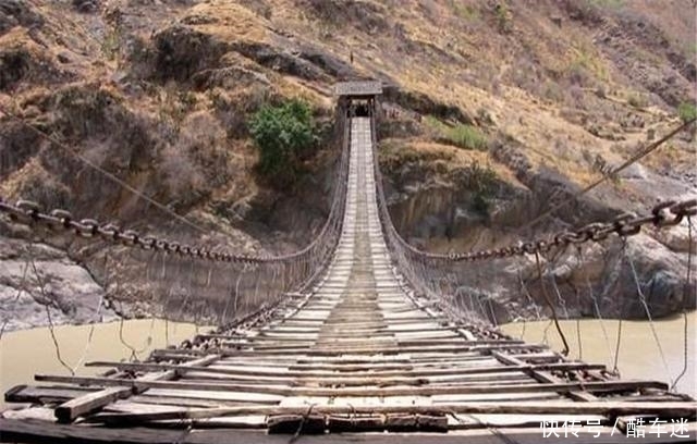 云南建筑大观:站在桥上望云岭