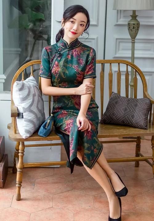  #中年#中年女人开春穿什么？推荐这件“旗袍”，显瘦优雅又洋气！