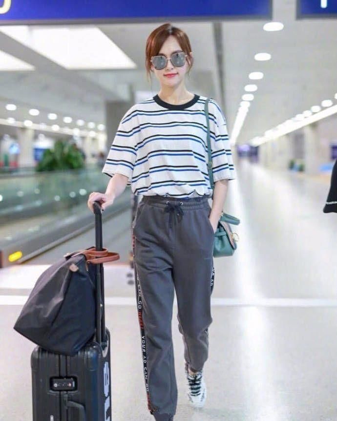 唐嫣也有挑错裤子的时候，她穿这条裤子，腿看起来一只粗一只细!