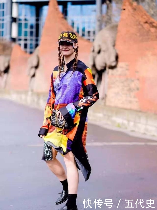  『女人』女人40岁以后，别刻意装嫩！这3种打扮要不得，没气质还拉低档次