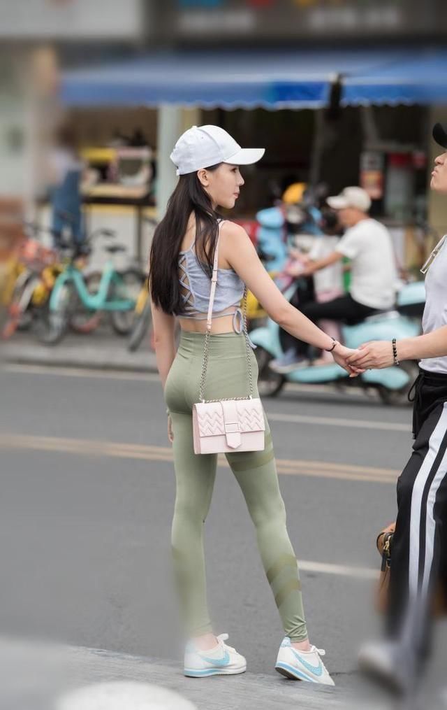 成都街拍丨清凉的着装，给人视觉享受 第六位妹子的男友幸福