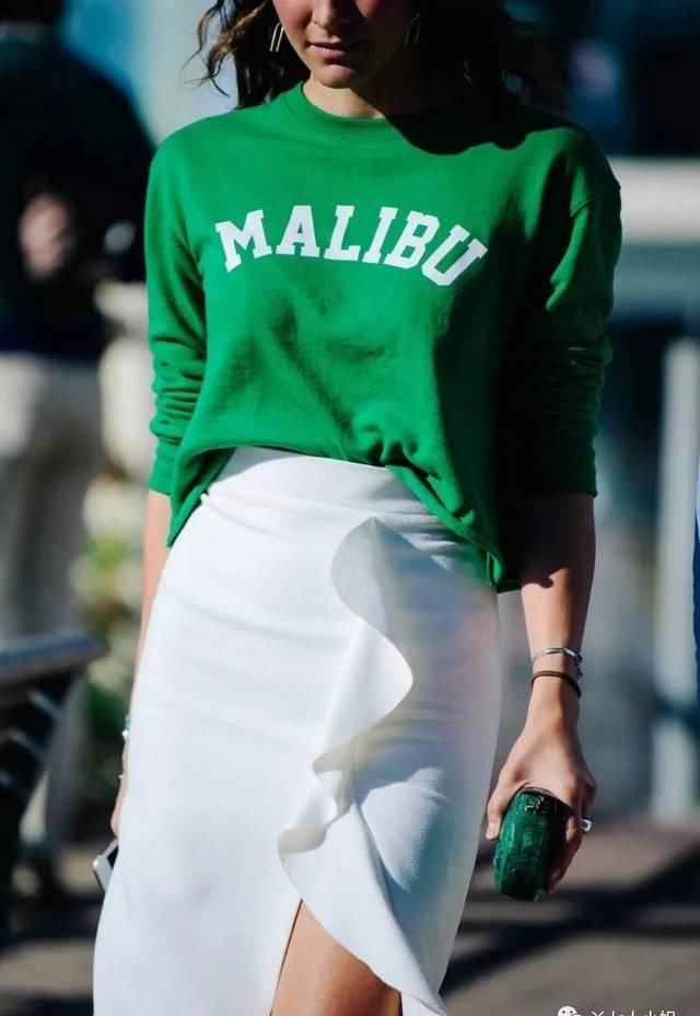  漂亮：时尚街拍示范性，这25套连帽卫衣穿衣搭配，究竟漂亮在哪儿？