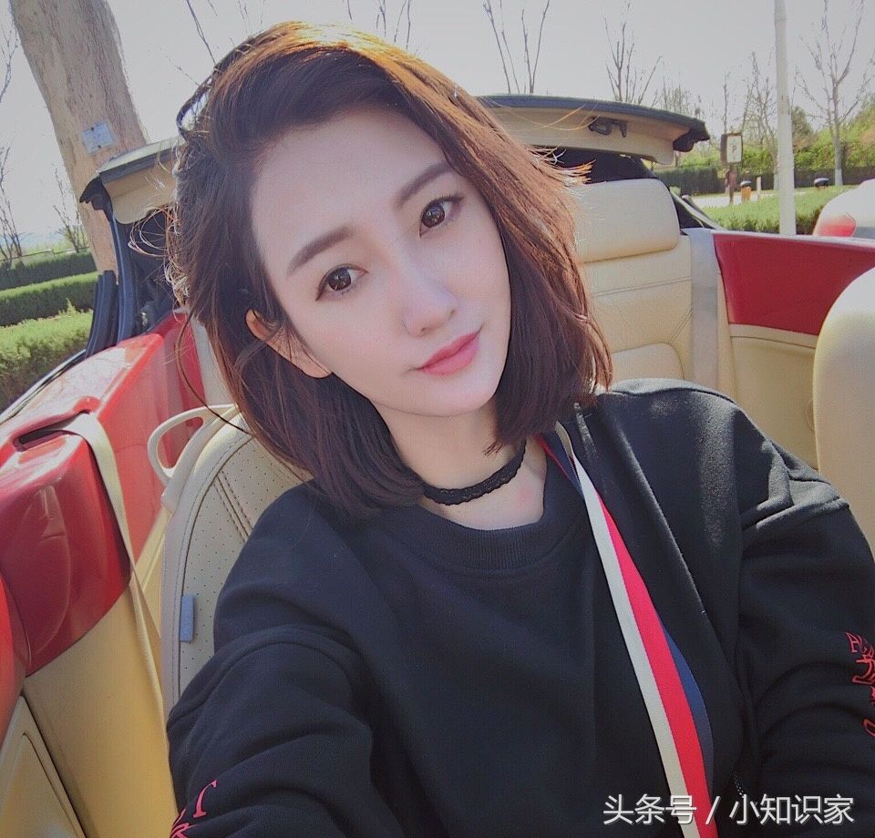 90后的气质型空姐,穿着简单又好看,了解一下