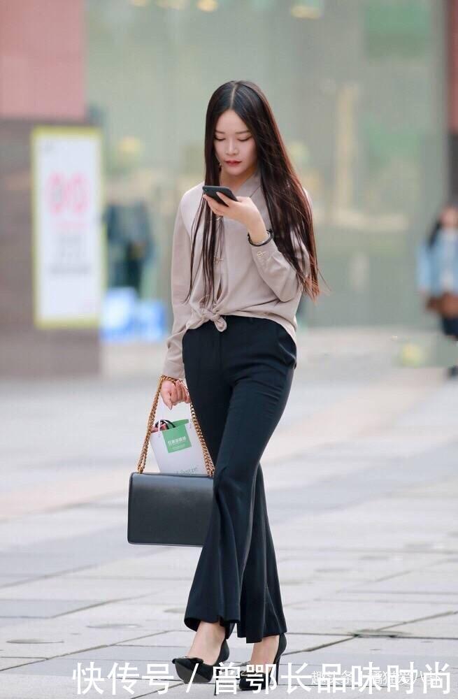 ?的路人街拍,长直发女神身材高挑,穿着更显靓丽,高跟鞋抢镜!!