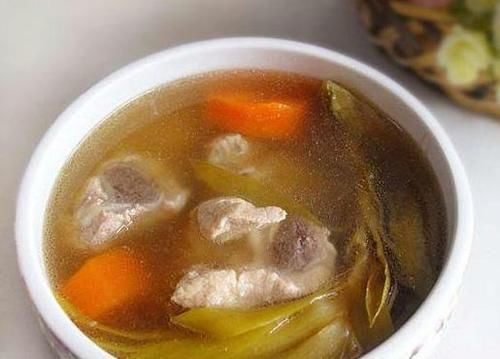  「吃水果」吃水果时，留一勺，洗洗撒盆里，7天出芽成盆栽，2－3年就结果